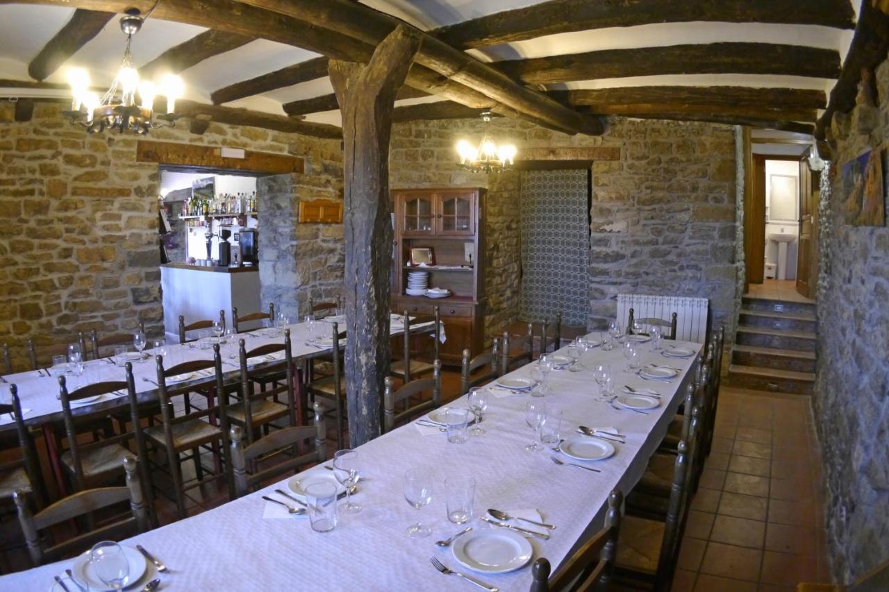 Albergue Restaurante De Artieda Exterior photo