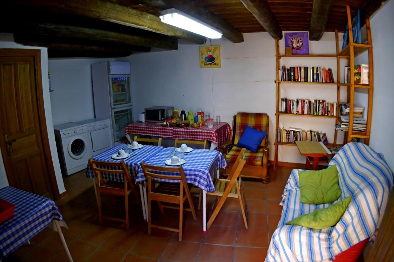Albergue Restaurante De Artieda Exterior photo